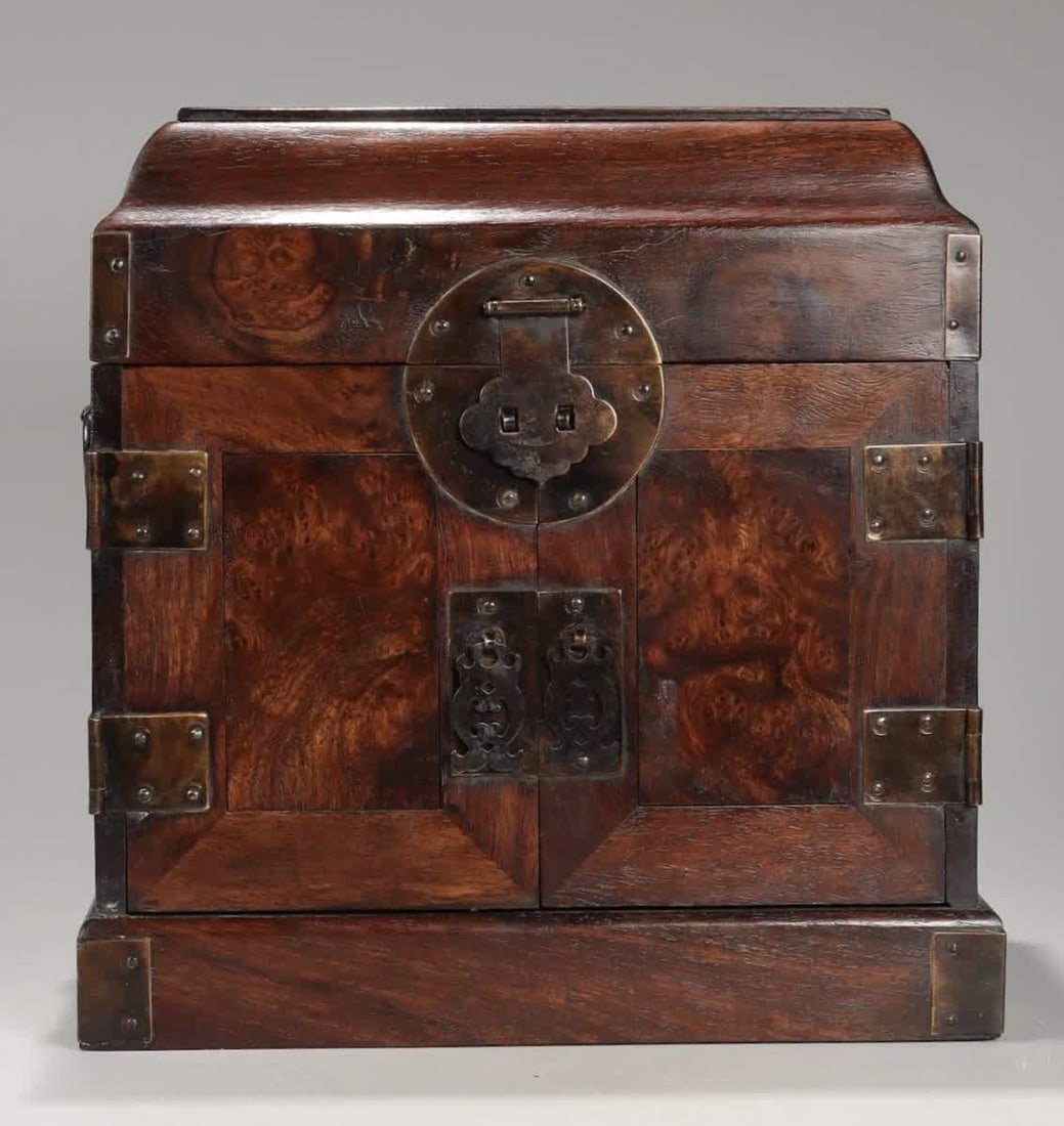 A Qing Dynasty Huanghuali grimace pattern official suitcase: Qing Dynasty Huanghuali grimace pattern official suitcase SIZE: L:25cm W:17cm H:25.5cm W:2878g (The Dimensions Of All Batches Are Manually Measured.If You Need More Detailed Information, Please