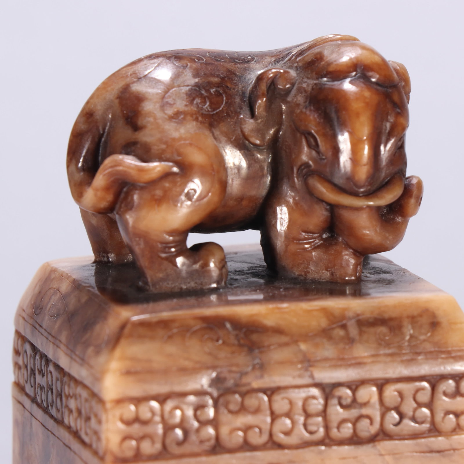 A Han Dynasty Hetian jade elephant button seal - 2