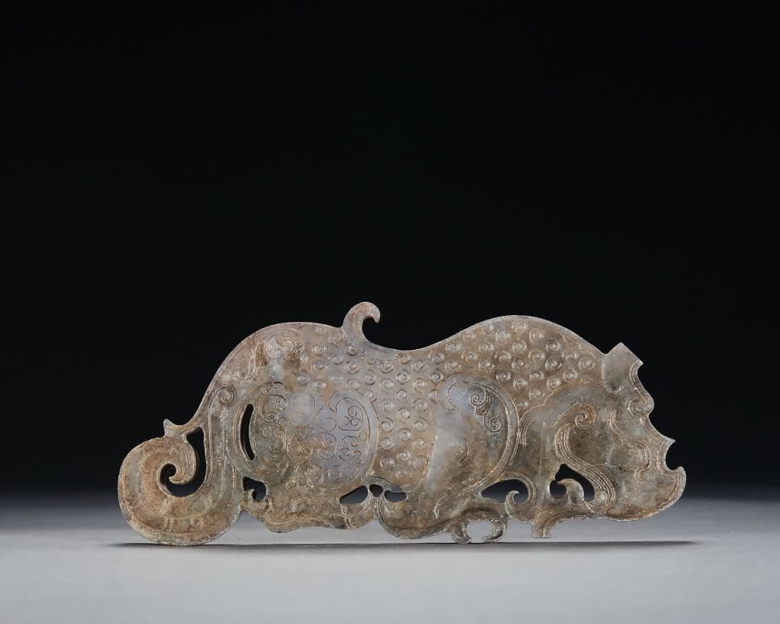 A Warring States jade tiger-shaped pendant - 2