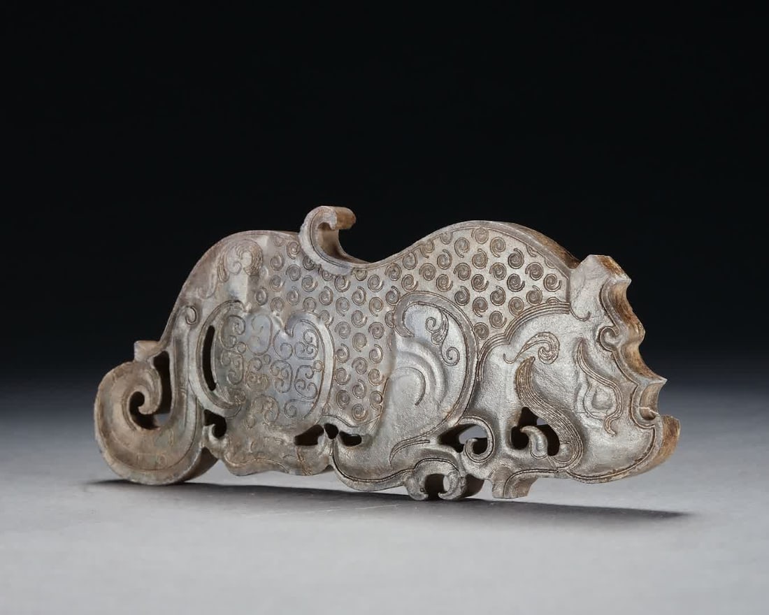 A Warring States jade tiger-shaped pendant - 3