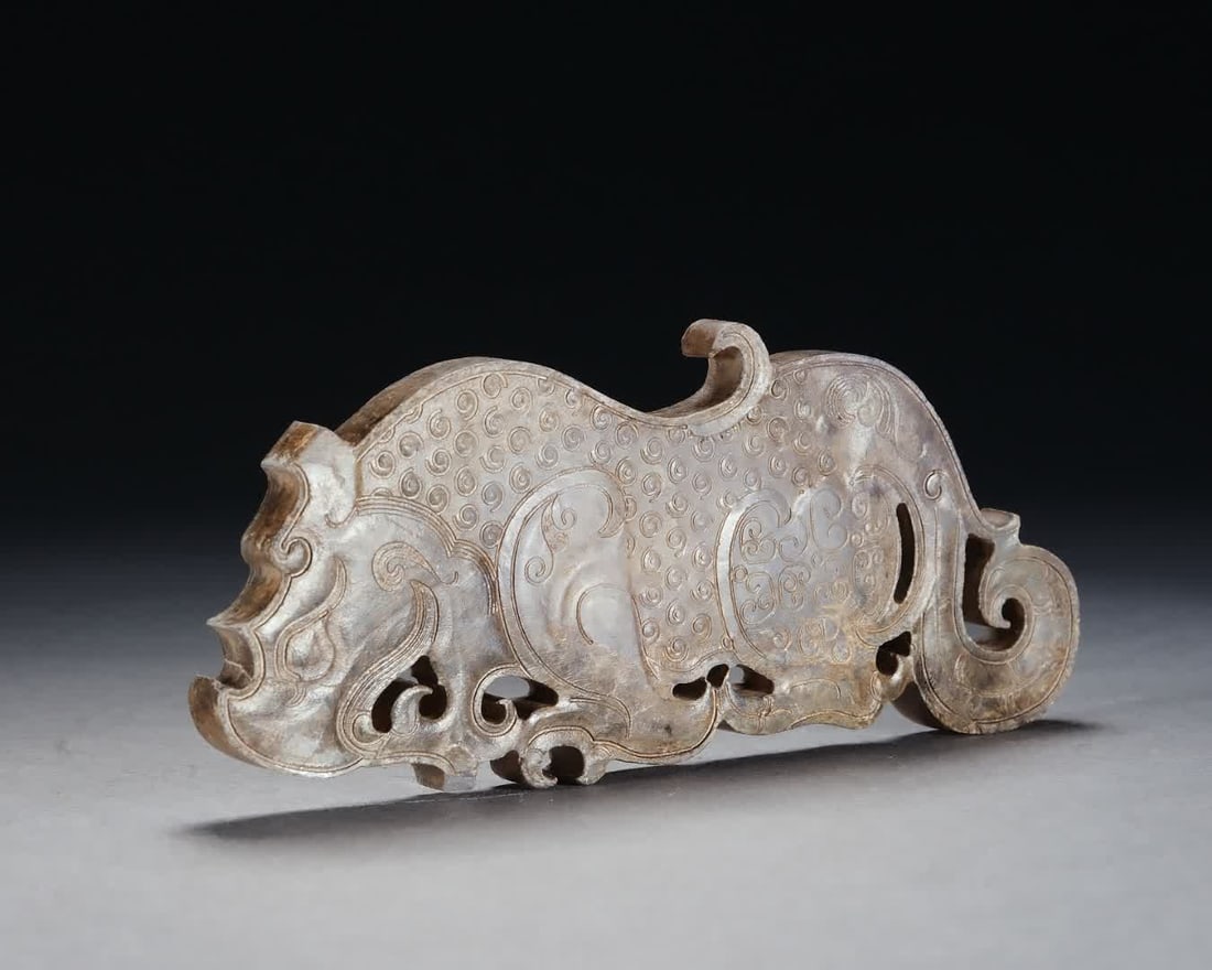 A Warring States jade tiger-shaped pendant - 4