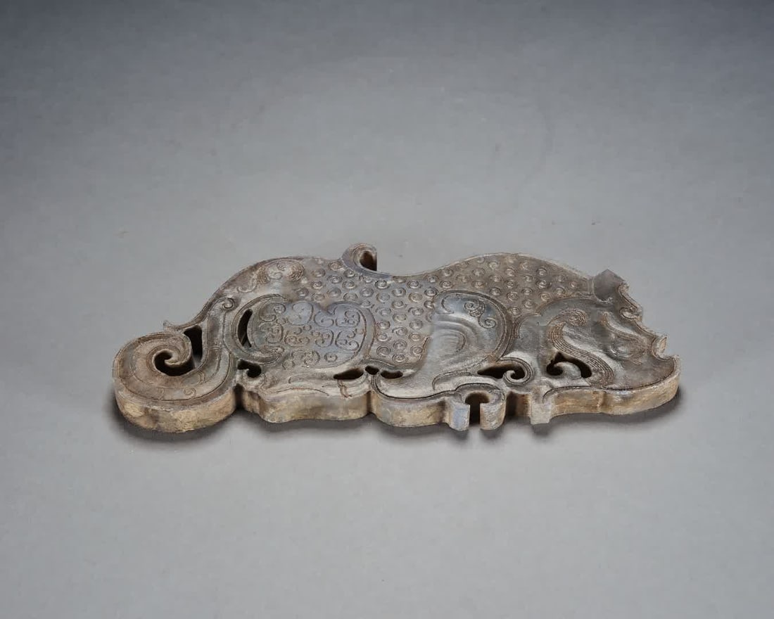 A Warring States jade tiger-shaped pendant - 6
