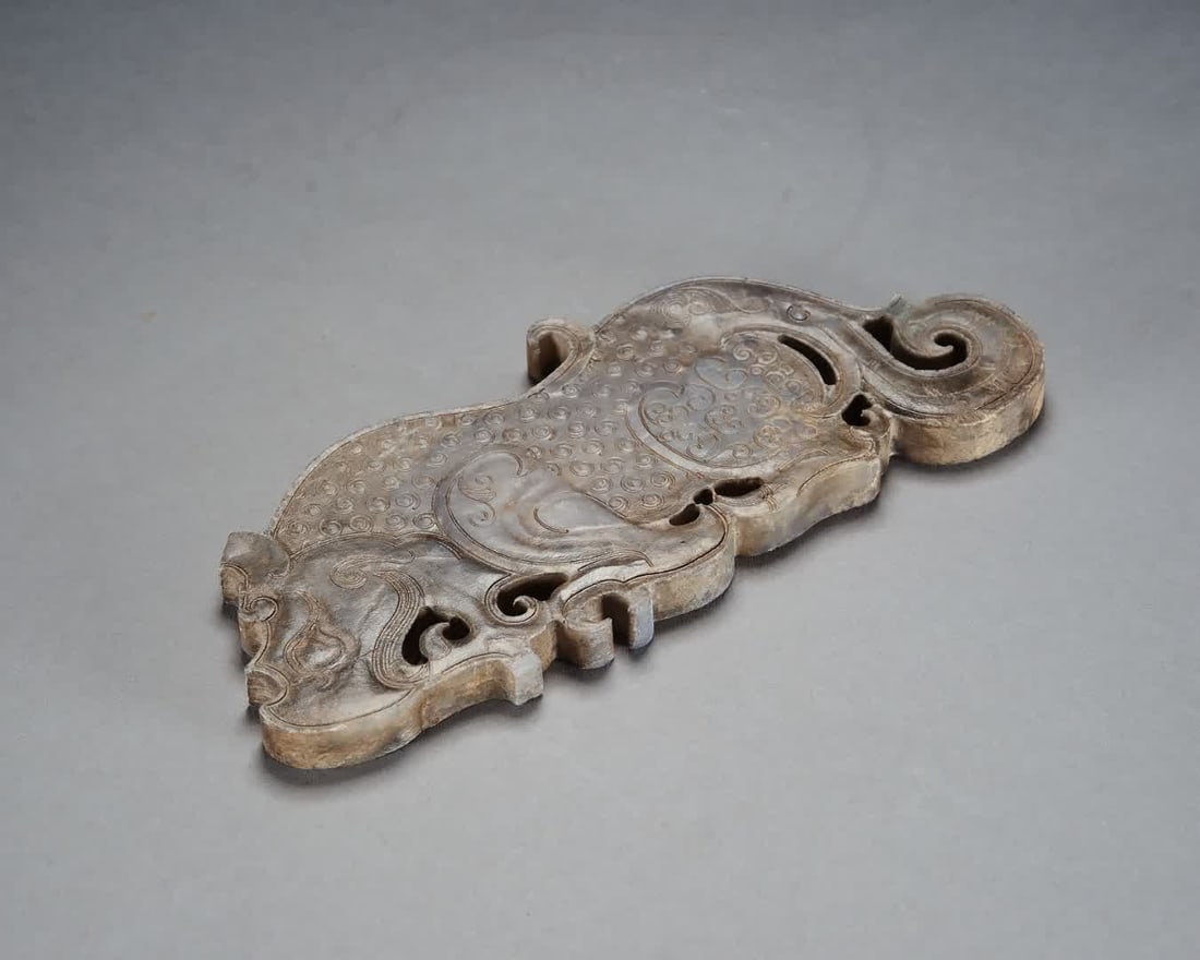 A Warring States jade tiger-shaped pendant - 7