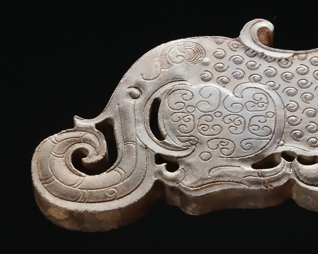 A Warring States jade tiger-shaped pendant - 9