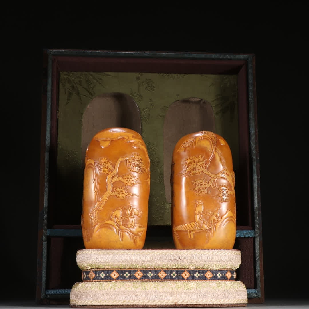 A pair of Qing Dynasty Tian Huangshi landscape character seals (1 of 9)