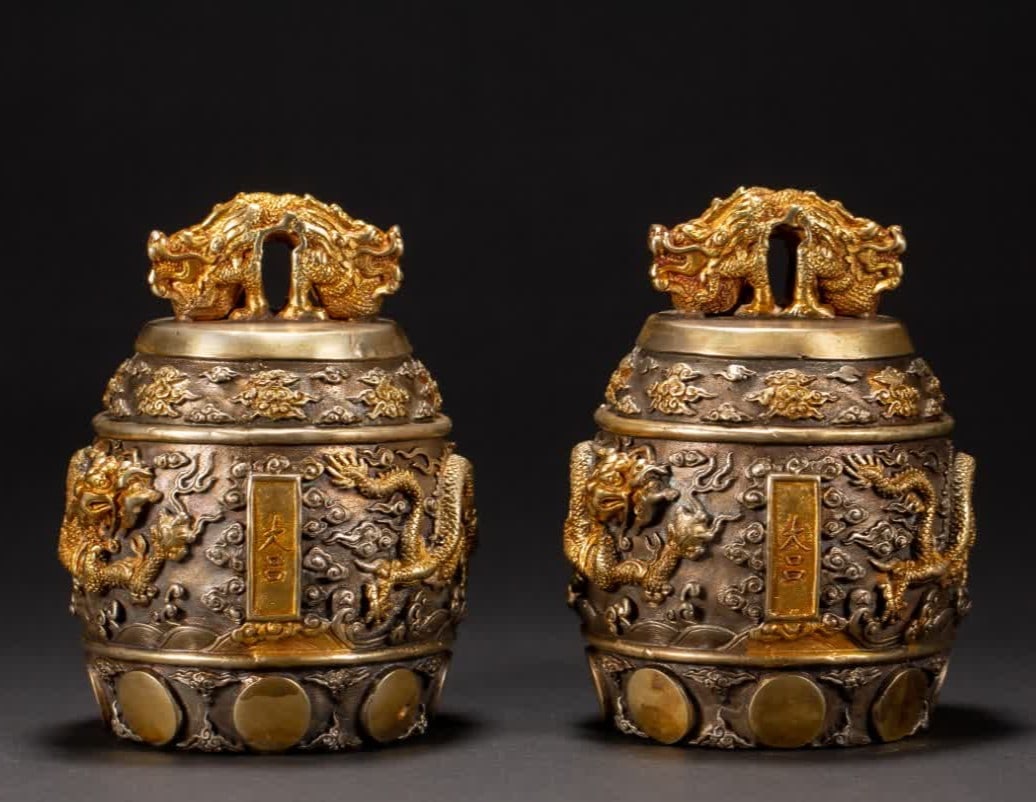 A pair of silver-gilt bells from the Qing Dynasty: Qing Dynasty silver-gilt golden bell SIZE: L: 9.5cm W: 9.5cm H: 12cm W: 2210g No. K1730 (The Dimensions Of All Batches Are Manually Measured.If You Need More Detailed Information, Please Contact Our C