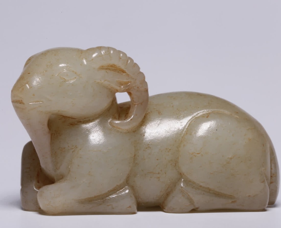 A piece of Ming Dynasty Hetian jade seed material original skin Qin jade sheep (1 of 9)