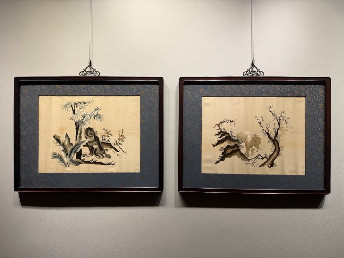 A pair of Qing Dynasty Su embroidered Taiping has elephants Taishi and young lions: Qing Dynasty Su embroidery Taiping has elephants and young lions SIZE: 66x51cm (The Dimensions Of All Batches Are Manually Measured.If You Need More Detailed Information, Please Contact Our Customer S