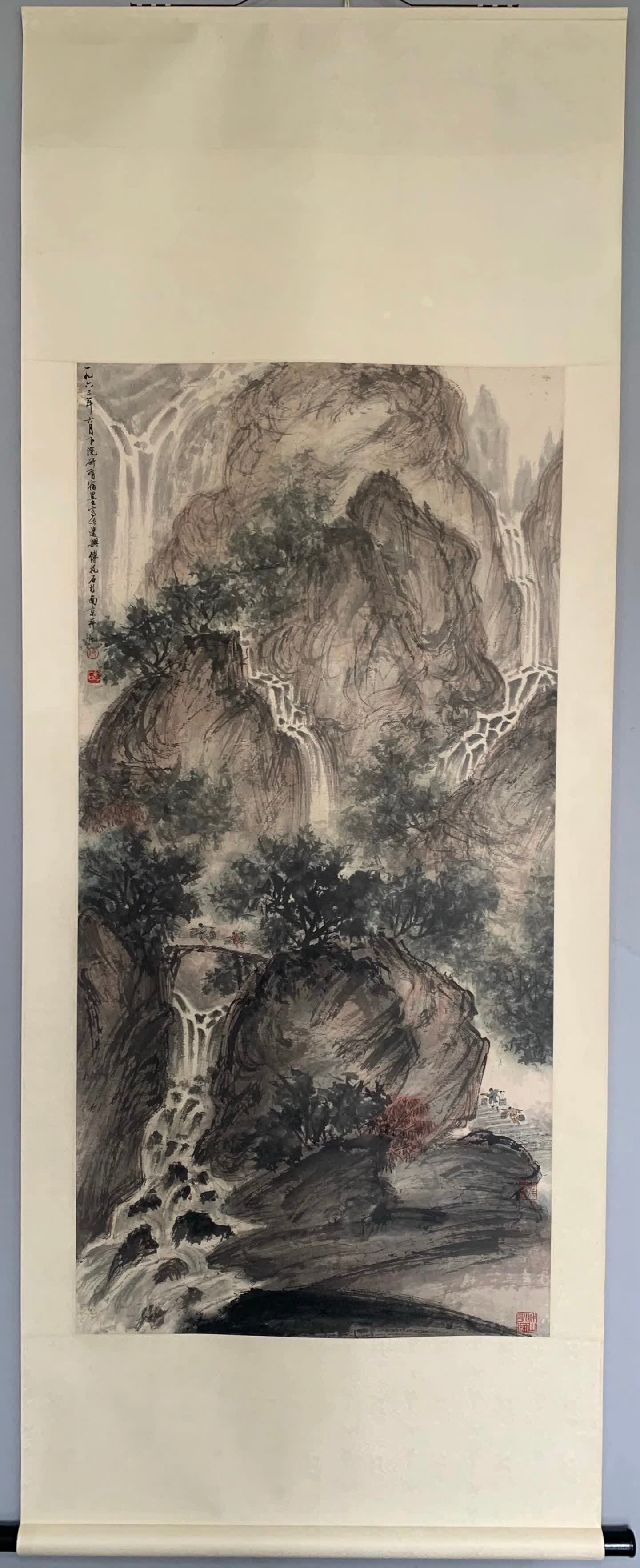 A landscape painting by Fu Baoshi: Fu Baoshi's landscape paintings SIZE: Painting core136x68cm (The Dimensions Of All Batches Are Manually Measured.If You Need More Detailed Information, Please Contact Our Customer Service Before Biddi