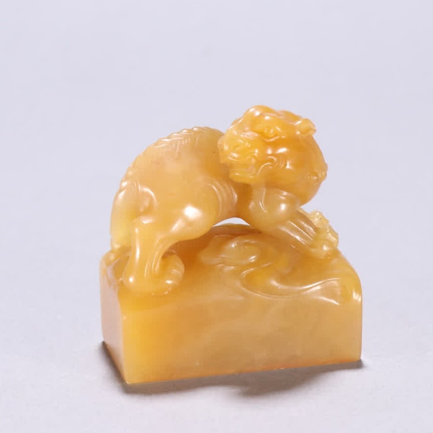 A Qing Dynasty Tian Huangshi auspicious beast button seal (1 of 9)