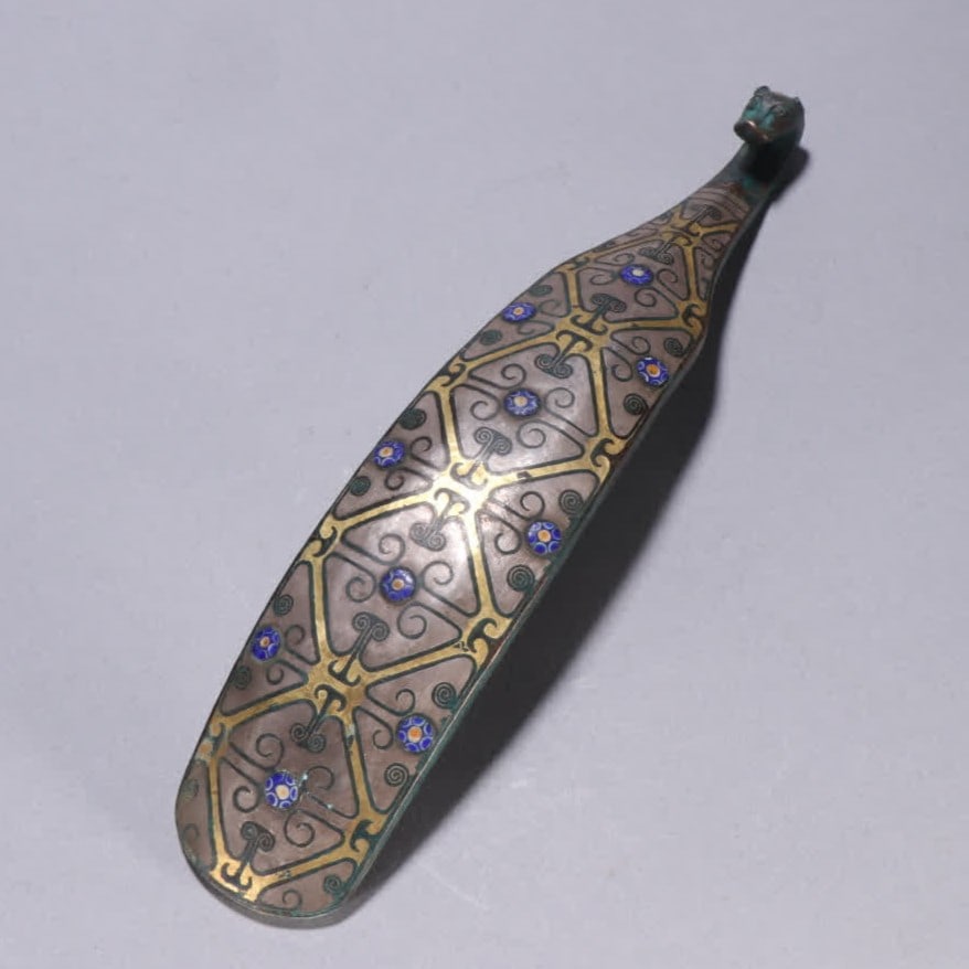 A Han Dynasty copper box gold and silver belt hook (1 of 9)