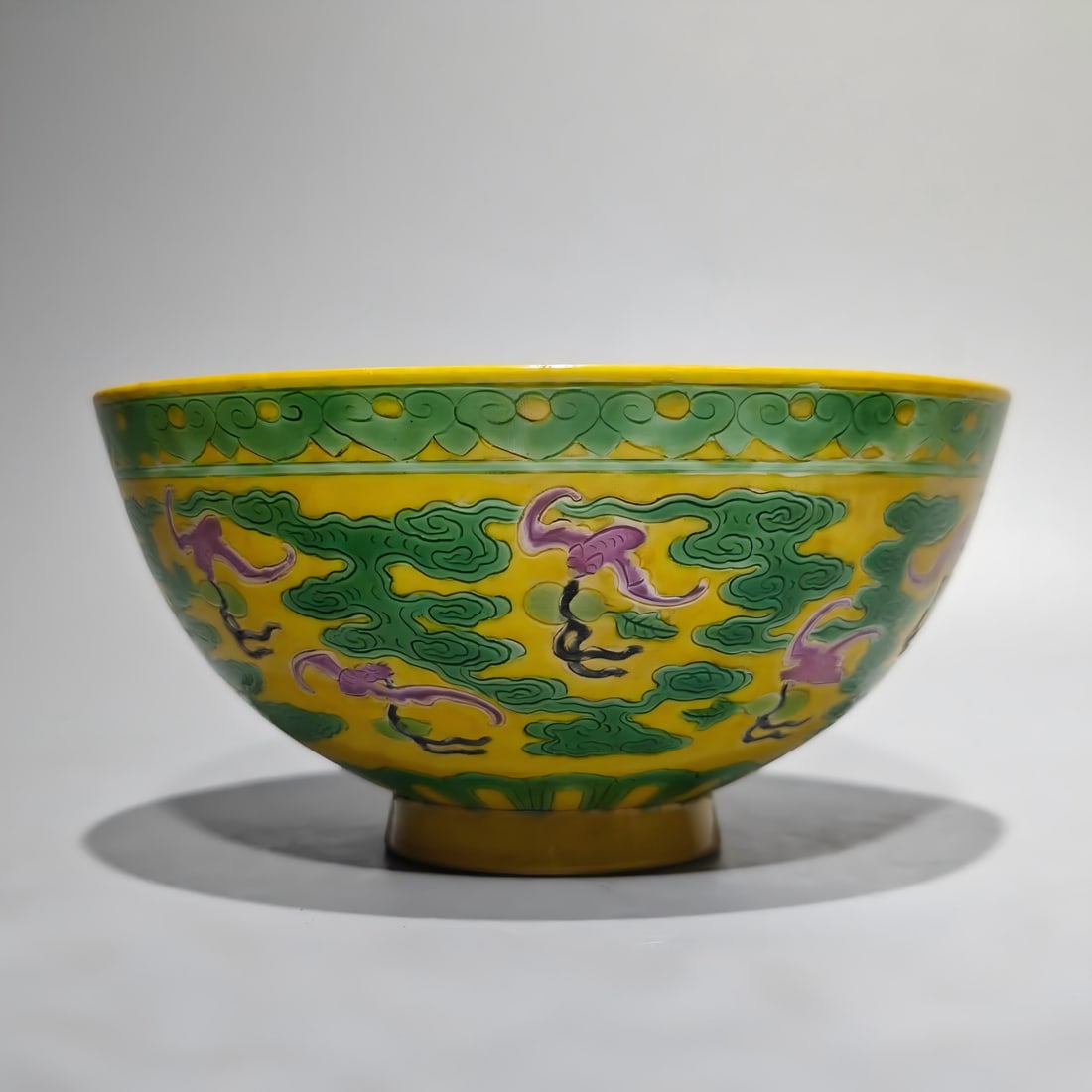 A Qing Jiaqing year vegetarian three-color Fuyun bowl: The Qing Dynasty Jiaqing Year System Susancai Fuyun Bowl SIZE: H:7.5cm MouthD:15cm (The Dimensions Of All Batches Are Manually Measured.If You Need More Detailed Information, Please Contact Our