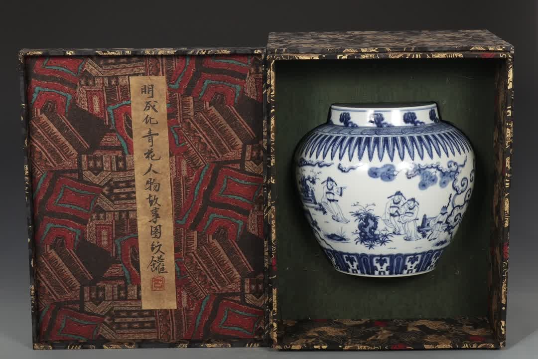 A Ming Dynasty Chenghua blue and white bamboo creek Liuyi Yaji pattern jar: Ming Dynasty Chenghua blue and white bamboo creek Liuyi Yaji pattern jar SIZE: H: 25.5cm MouthD: 15.5cm Belly diameter 27.5cm (The Dimensions Of All Batches Are Manually Measured.If You Need More