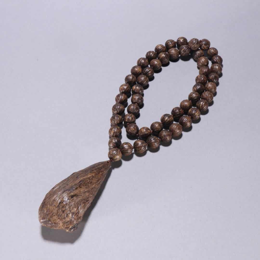 A Qing Dynasty agarwood pendant (1 of 9)