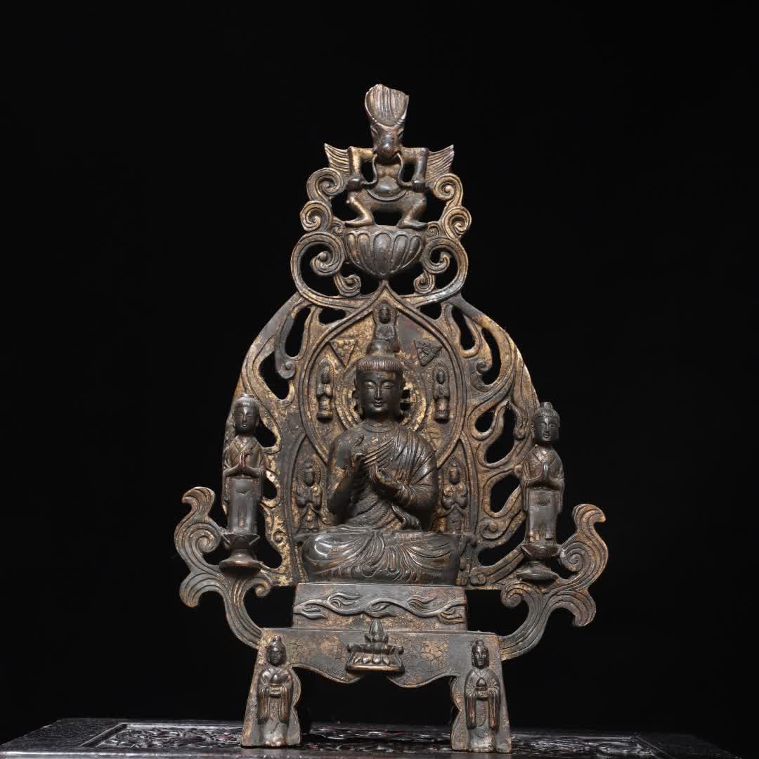 A bronze gold statue of the Northern Wei Dynasty: Northern Wei bronze rubbing gold statue SIZE: H:40cm W:26cm T:11cm W:3.05kg (The Dimensions Of All Batches Are Manually Measured.If You Need More Detailed Information, Please Contact Our Customer Serv