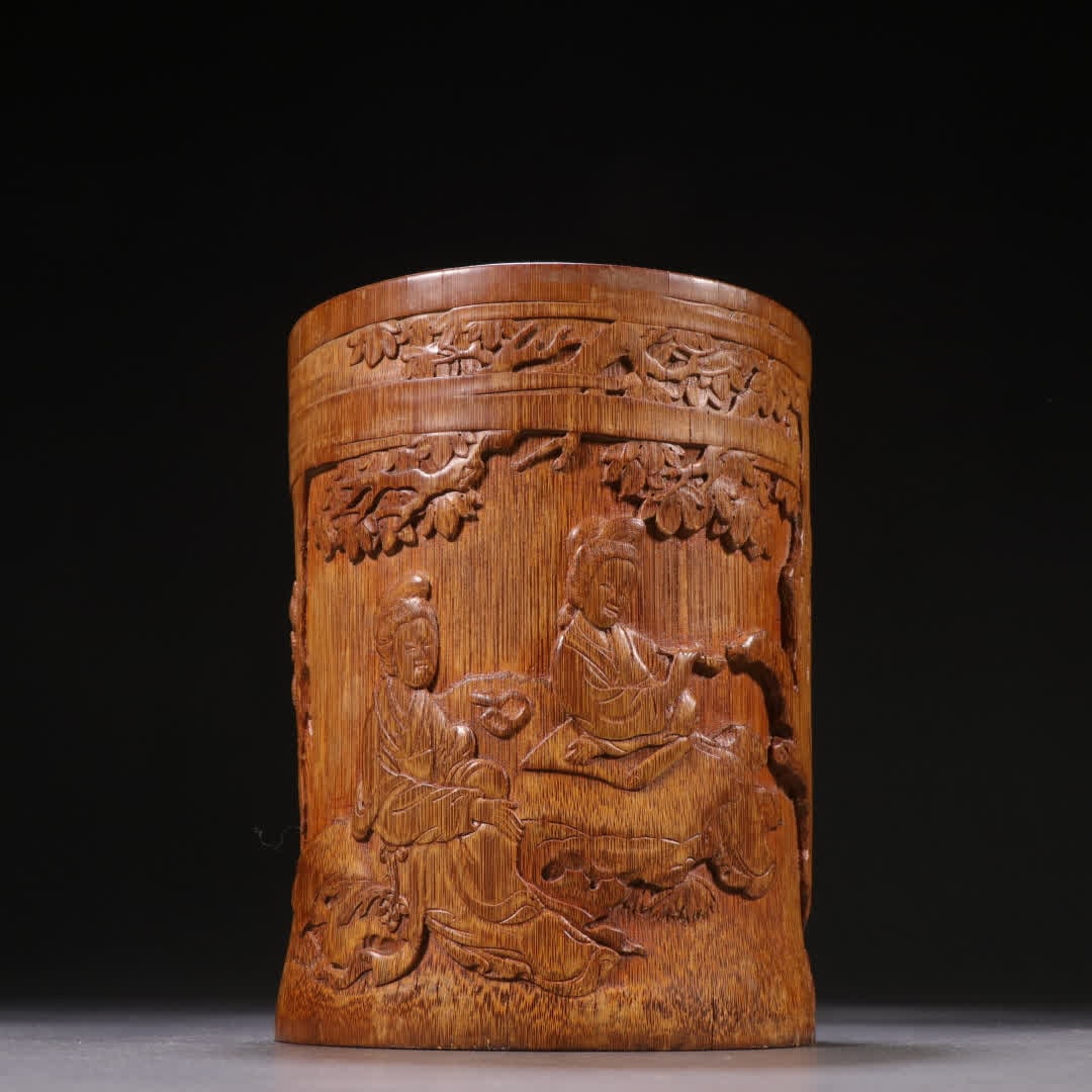 A Qing Dynasty bamboo carved maid picture pen holder: Qing Dynasty bamboo carved maid picture pen holder SIZE: H:14.3cm W:10.8cm (The Dimensions Of All Batches Are Manually Measured.If You Need More Detailed Information, Please Contact Our Customer Servi