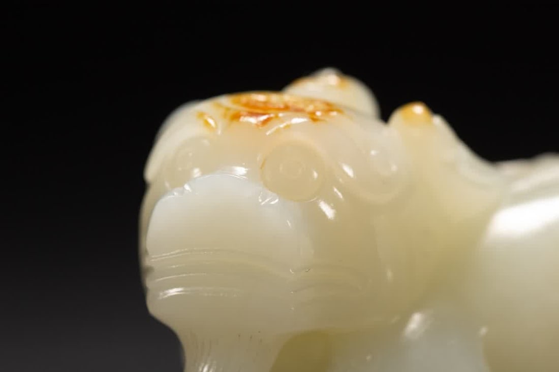 A Qing Dynasty Hetian jade beast - 2
