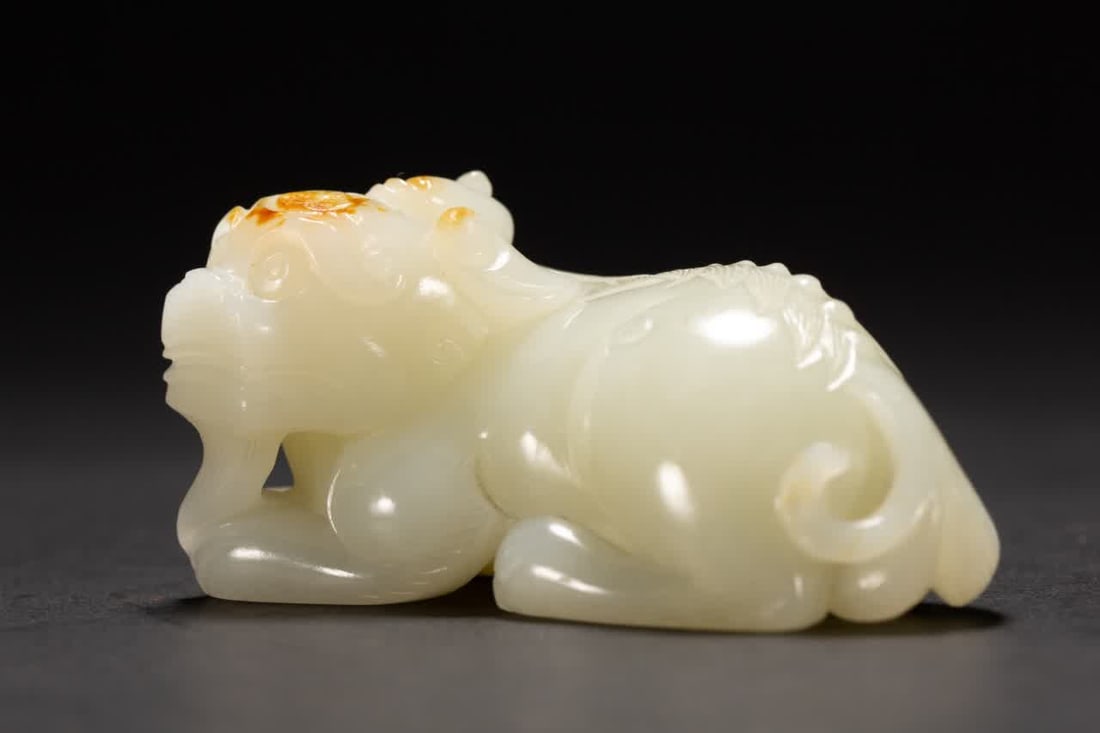 A Qing Dynasty Hetian jade beast - 3