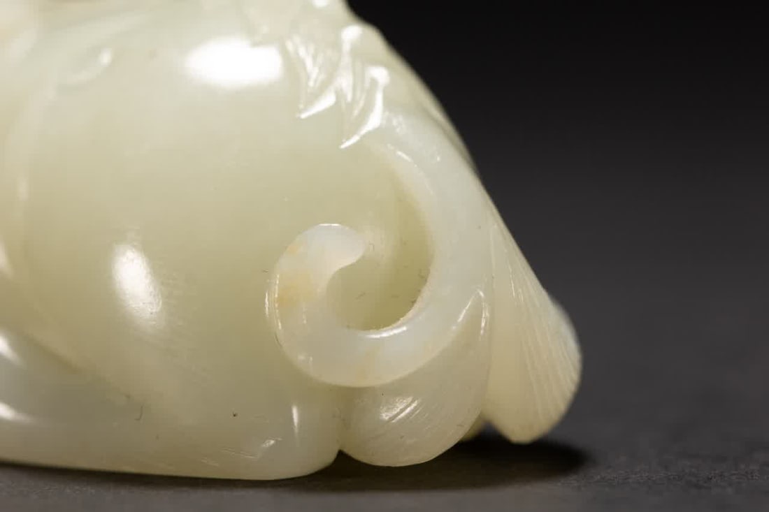 A Qing Dynasty Hetian jade beast - 4