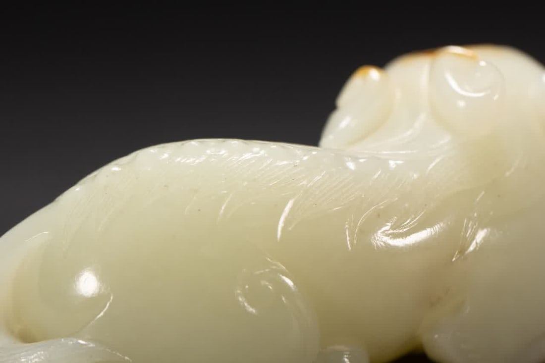 A Qing Dynasty Hetian jade beast - 6