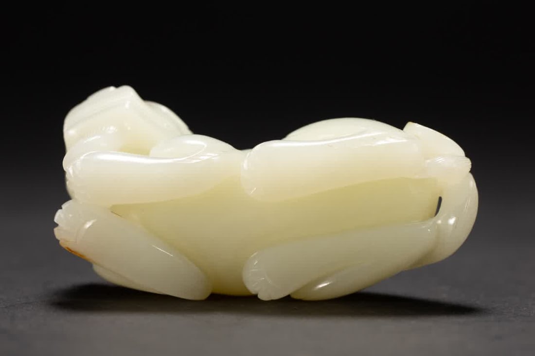 A Qing Dynasty Hetian jade beast - 7