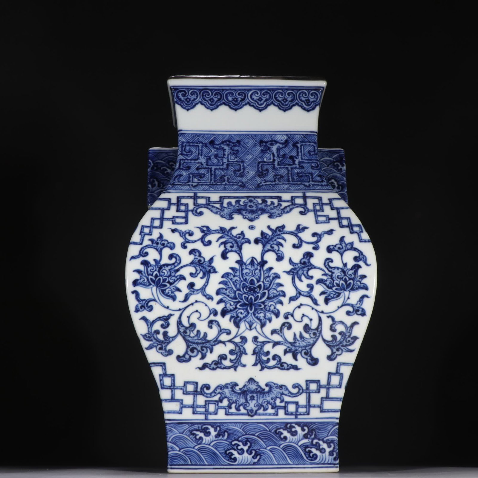 A Qing Dynasty blue and white entwined pattern ear vase (1 of 9)