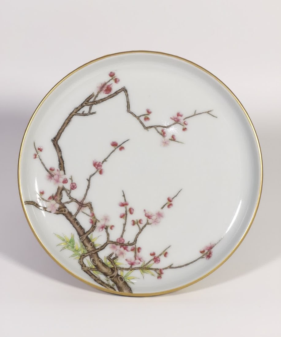 A Qing Dynasty Yongzheng enamel flower melon seed plate: Qing Dynasty Yongzheng enamel flower melon seed plate SIZE: H:3cm MouthD:15cm (The Dimensions Of All Batches Are Manually Measured.If You Need More Detailed Information, Please Contact Our Customer
