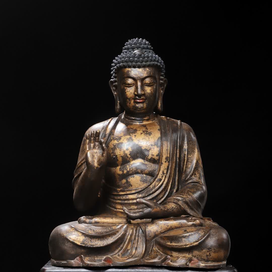 A bronze statue of the Great Sun Tathagata: Qing Dynasty bronze rubbing gold sun statue SIZE: H:56cm W:41cm T:31cm W:14.05kg (The Dimensions Of All Batches Are Manually Measured.If You Need More Detailed Information, Please Contact Our