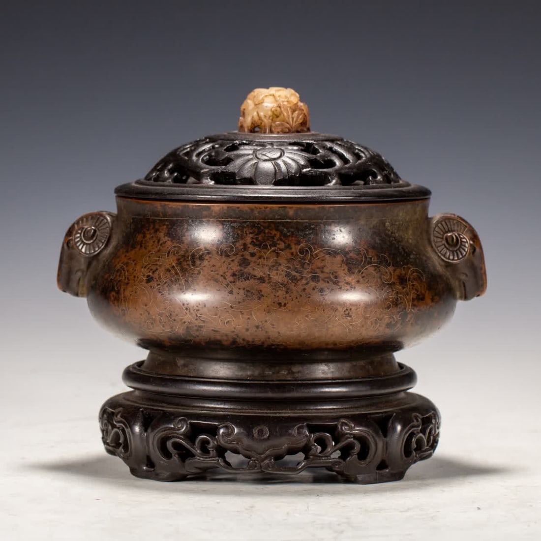 A Qing Dynasty copper sheep ear furnace: Qing Dynasty copper sheep ear furnace SIZE: L:18cm W:15cm H:17cm W:2400g (The Dimensions Of All Batches Are Manually Measured.If You Need More Detailed Information, Please Contact Our Customer