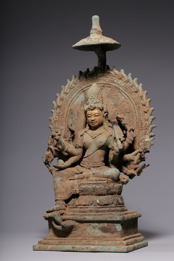 A 12th-century bronze seated statue - 5