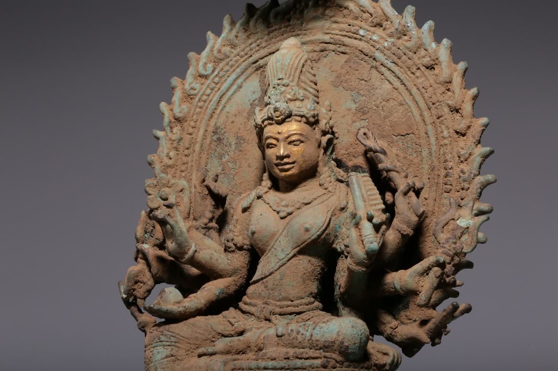 A 12th-century bronze seated statue - 6