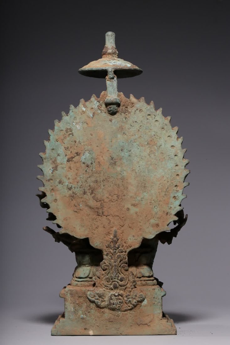 A 12th-century bronze seated statue - 8