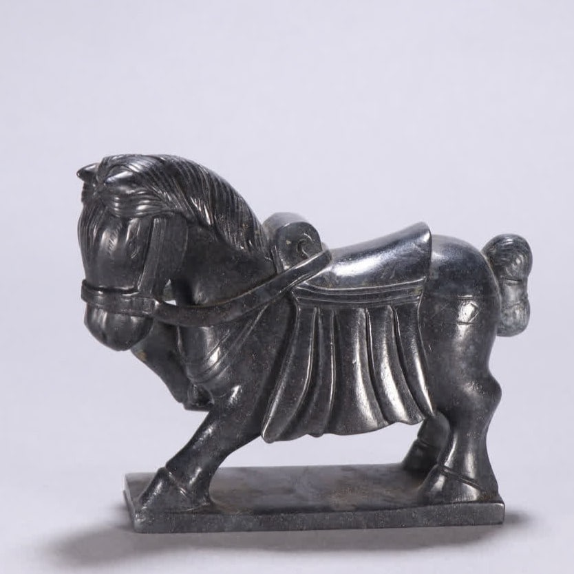 A Qing Dynasty blue and white seed horse ornament: Qing Dynasty blue and white seed horse ornaments SIZE: H:8cm W:10.2cm W:314g (The Dimensions Of All Batches Are Manually Measured.If You Need More Detailed Information, Please Contact Our Customer Ser