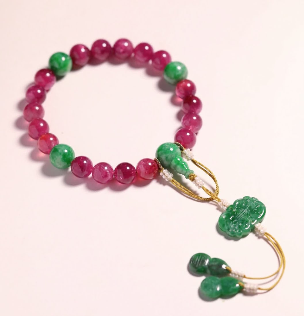 A Qing Dynasty rubellite eighteen hands holding a press: The eighteen sons of rubellite in the Qing Dynasty held a presser SIZE: Bead diameter 11-12 mm fit (The Dimensions Of All Batches Are Manually Measured.If You Need More Detailed Information, Please Co