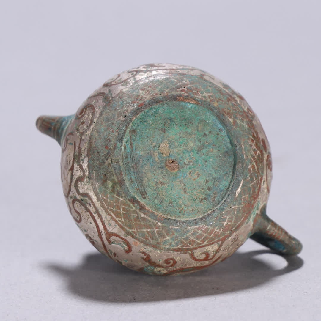A Han Dynasty copper gold and silver beast pattern pot - 9