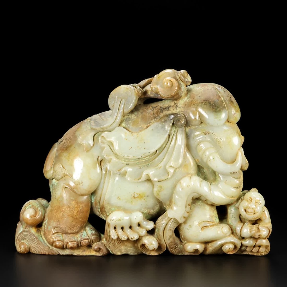 A Ming Dynasty jade elephant: Ming Dynasty jade elephant SIZE: L: 25cm W: 9cm H: 17.8cm Total W: 5715g (The Dimensions Of All Batches Are Manually Measured.If You Need More Detailed Information, Please Contact Our Customer