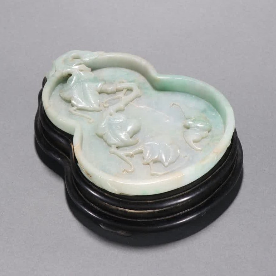 A Qing Dynasty jade gourd pen wash: Qing Dynasty jade gourd pen wash SIZE: W:201.7g W:13x9.8cm (The Dimensions Of All Batches Are Manually Measured.If You Need More Detailed Information, Please Contact Our Customer Service Before