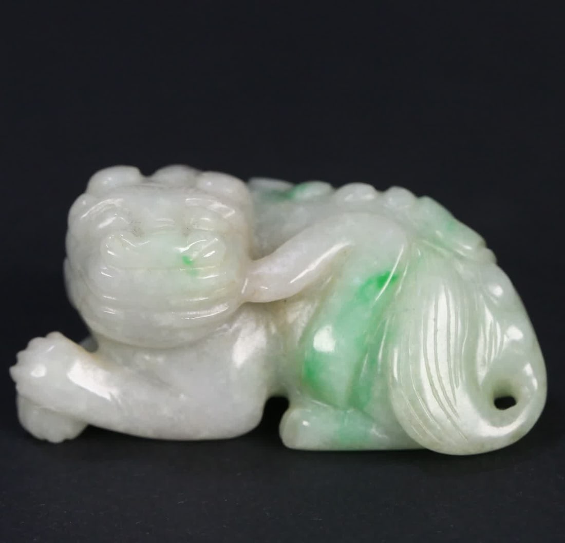 A piece of jade beast in the Qing Dynasty: Qing Dynasty jade beast handle SIZE: 6x3.6x2.9cm W:93.6g (The Dimensions Of All Batches Are Manually Measured.If You Need More Detailed Information, Please Contact Our Customer Service Before Bidding.