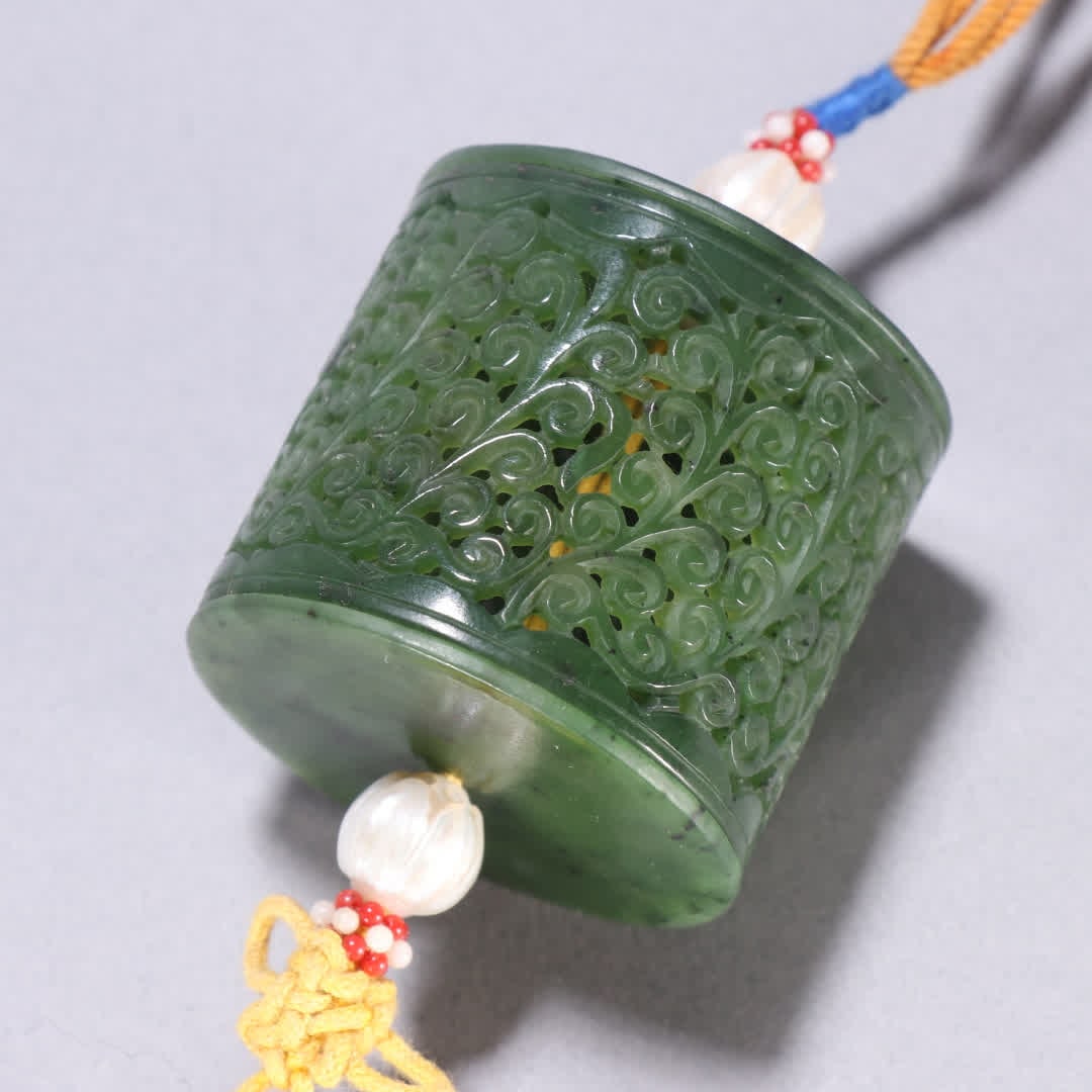 A Qing Dynasty jasper pattern sachet pendant - 2