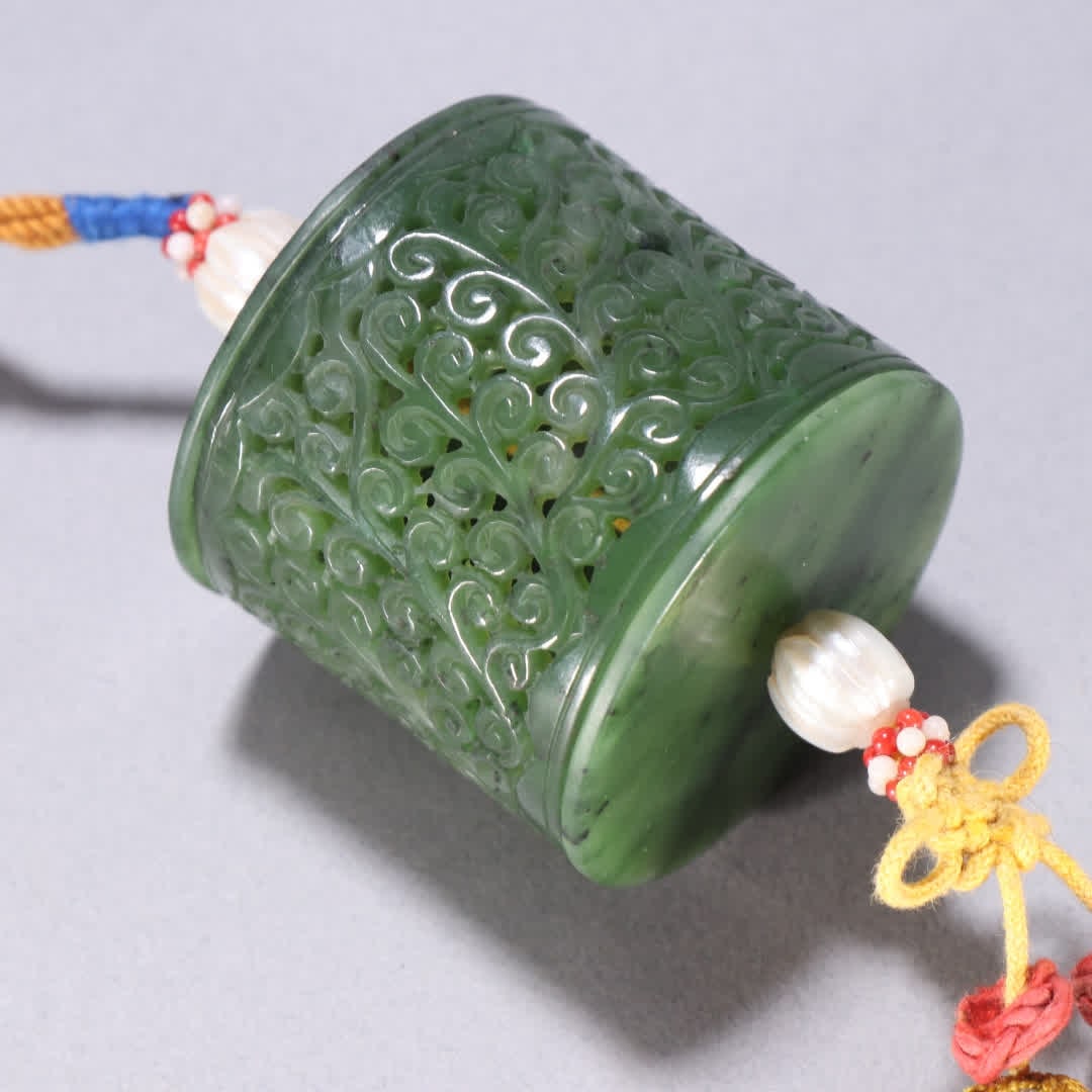 A Qing Dynasty jasper pattern sachet pendant - 6