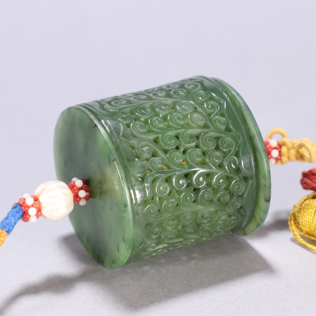 A Qing Dynasty jasper pattern sachet pendant - 7