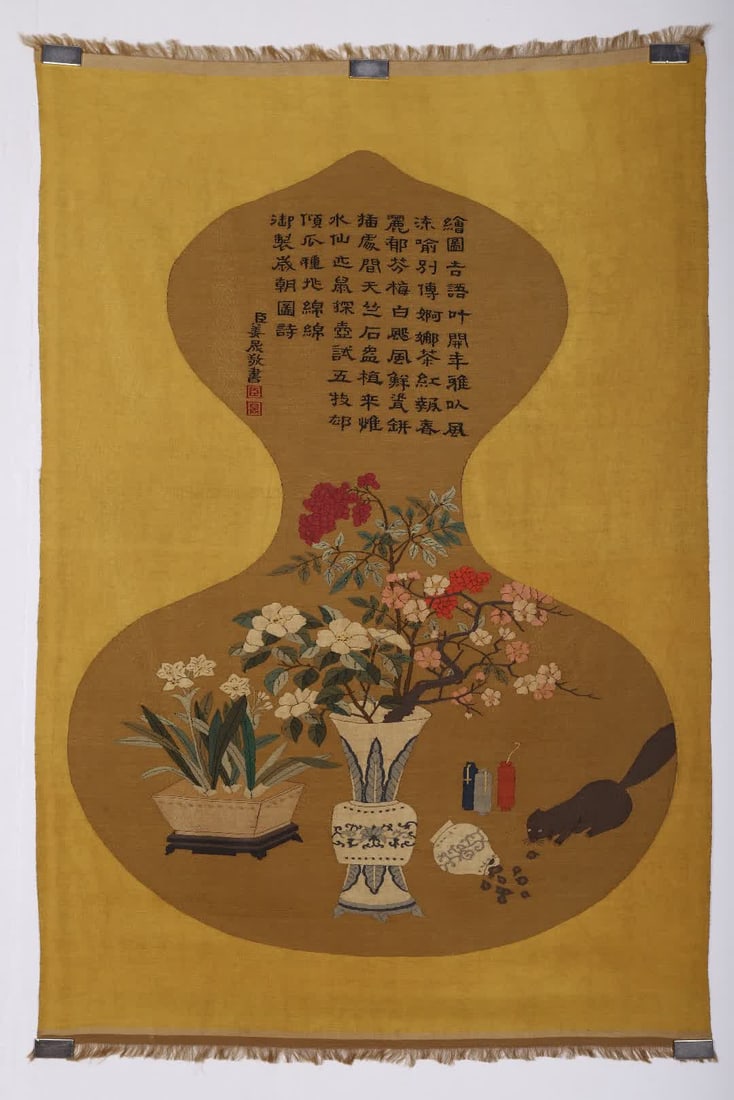 A Qing Dynasty silk gourd: Qing Dynasty silk gourd SIZE: L:100cm W:67cm (The Dimensions Of All Batches Are Manually Measured.If You Need More Detailed Information, Please Contact Our Customer Service Before Bidding.)