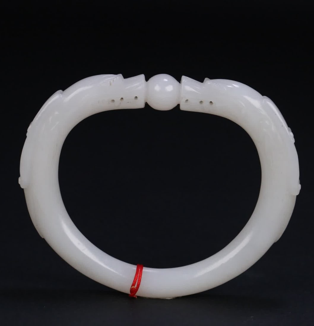 A Qing Dynasty Hetian jade double dragon bead bracelet: Qing Dynasty Hetian jade double dragon play bead bracelet SIZE: Rim 6x4.8cm W:1cm W:42.5g (The Dimensions Of All Batches Are Manually Measured.If You Need More Detailed Information, Please Contact Our