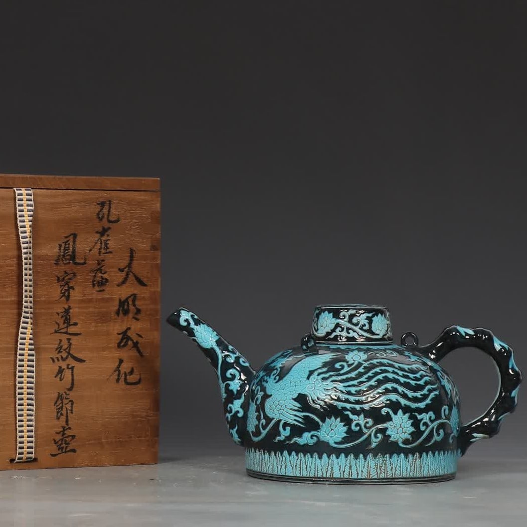 A Ming Dynasty Xuande peacock blue phoenix wearing a lotus-patterned bamboo pot: Ming Dynasty Xuande peacock blue phoenix wears lotus pattern bamboo pot SIZE: H: 11cm MouthD: 3.2cm Belly diameter 13cm (The Dimensions Of All Batches Are Manually Measured.If You Need More Detailed I