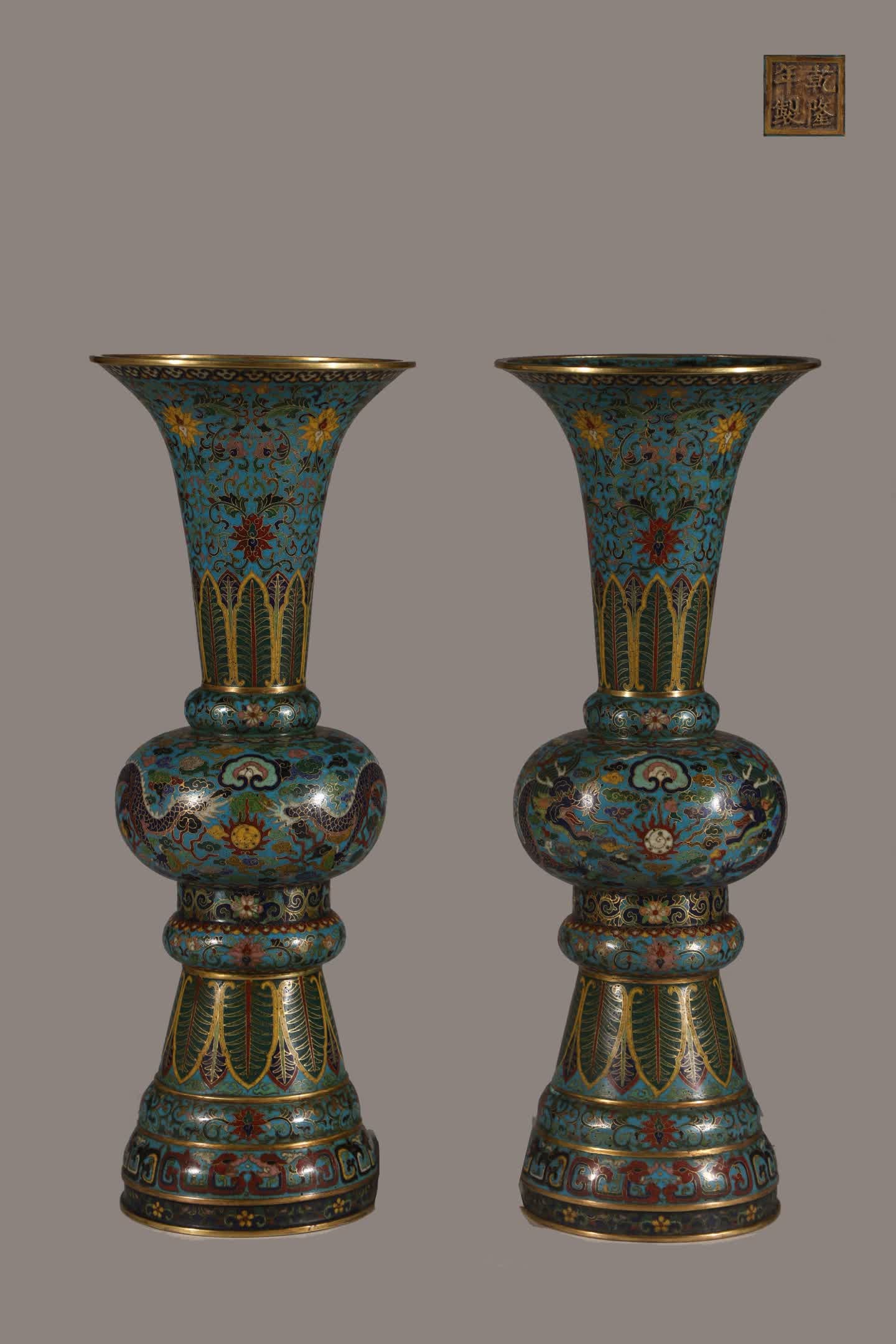 A pair of Qing Dynasty copper-tired cloisonné cloisonné enamel dragon pattern flower cups (1 of 9)