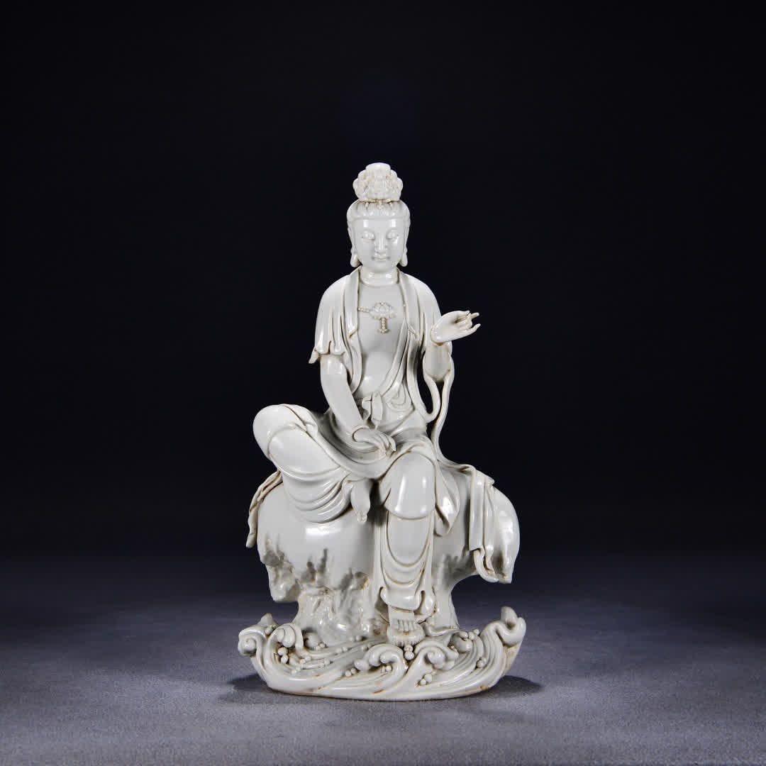 A seated statue of Guanyin in the Ming Dynasty He Chaozong's style of Zhi Dehua white porcelain (1 of 9)