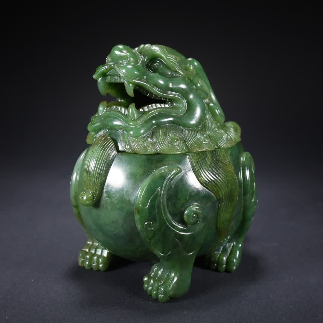 A Qing Dynasty Hetian jasper Luduan aromatherapy stove: Qing Dynasty Hetian jasper lurn end aroma burner SIZE: 12.2x12.4x8.9cm W:872g (The Dimensions Of All Batches Are Manually Measured.If You Need More Detailed Information, Please Contact Our Customer Se