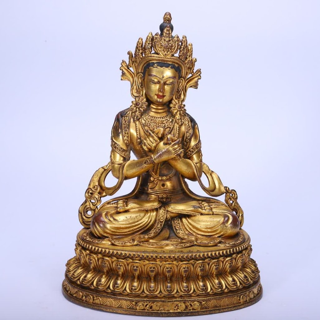 A bronze gilt Buddha statue of the Qing Dynasty: Qing Dynasty copper gilt Buddha statue SIZE: L:16cm W:12.5cm H:22cm W:1770g (The Dimensions Of All Batches Are Manually Measured.If You Need More Detailed Information, Please Contact Our Customer Serv