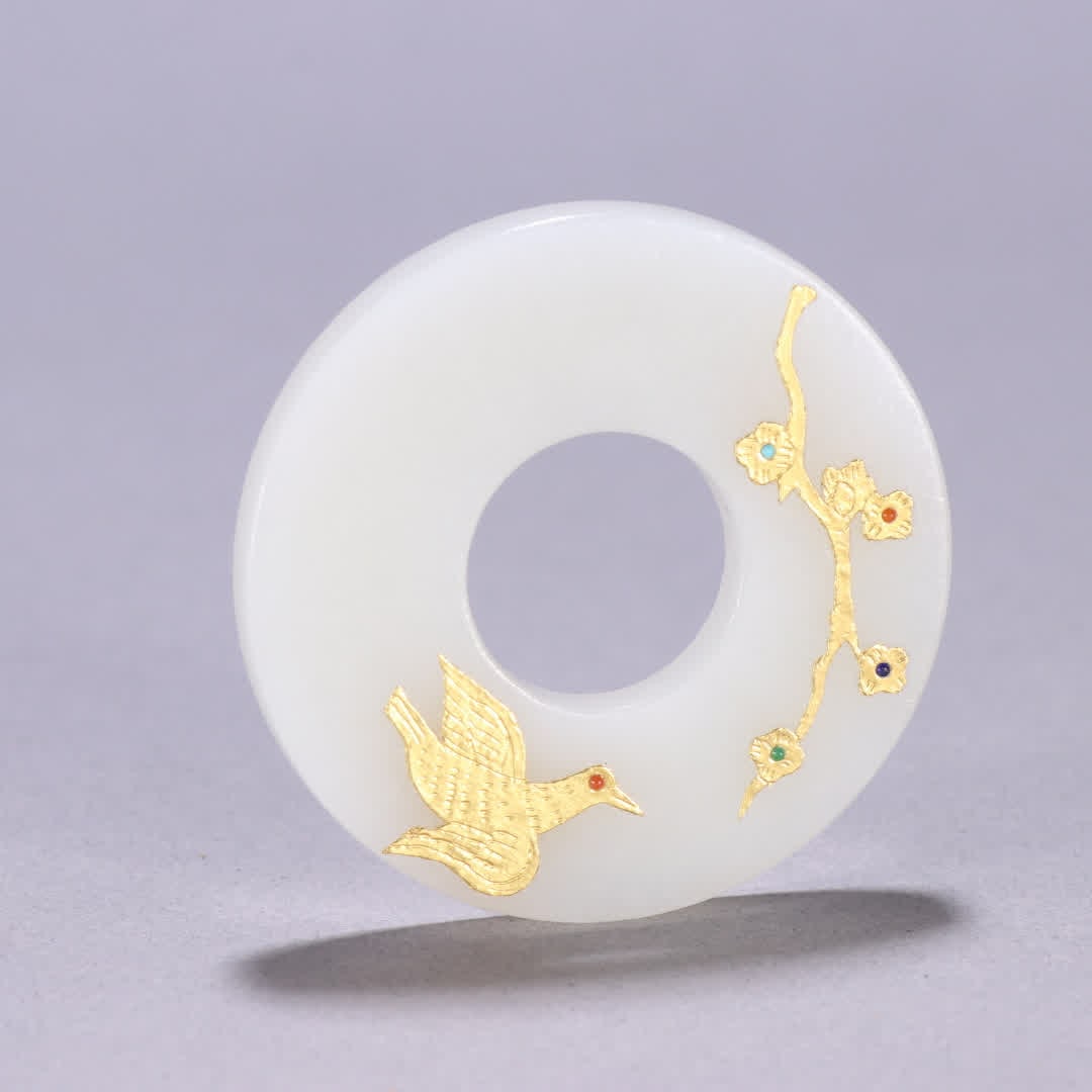 A piece of Qing Dynasty Hetian jade cuojin is happy to be on the eyebrows: Qing Dynasty Hetian Yucuo Jin is happy to be on the tip of the eyebrows SIZE: W:5.2cm W:27.8g (The Dimensions Of All Batches Are Manually Measured.If You Need More Detailed Information, Please