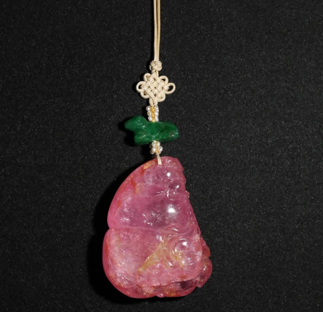 A carving of a tourmaline dragon gourd in the Qing Dynasty: Qing Dynasty tourmaline dragon gourd carving SIZE: 5.73x4.39x2.25cm 90g (The Dimensions Of All Batches Are Manually Measured.If You Need More Detailed Information, Please Contact Our Customer Service